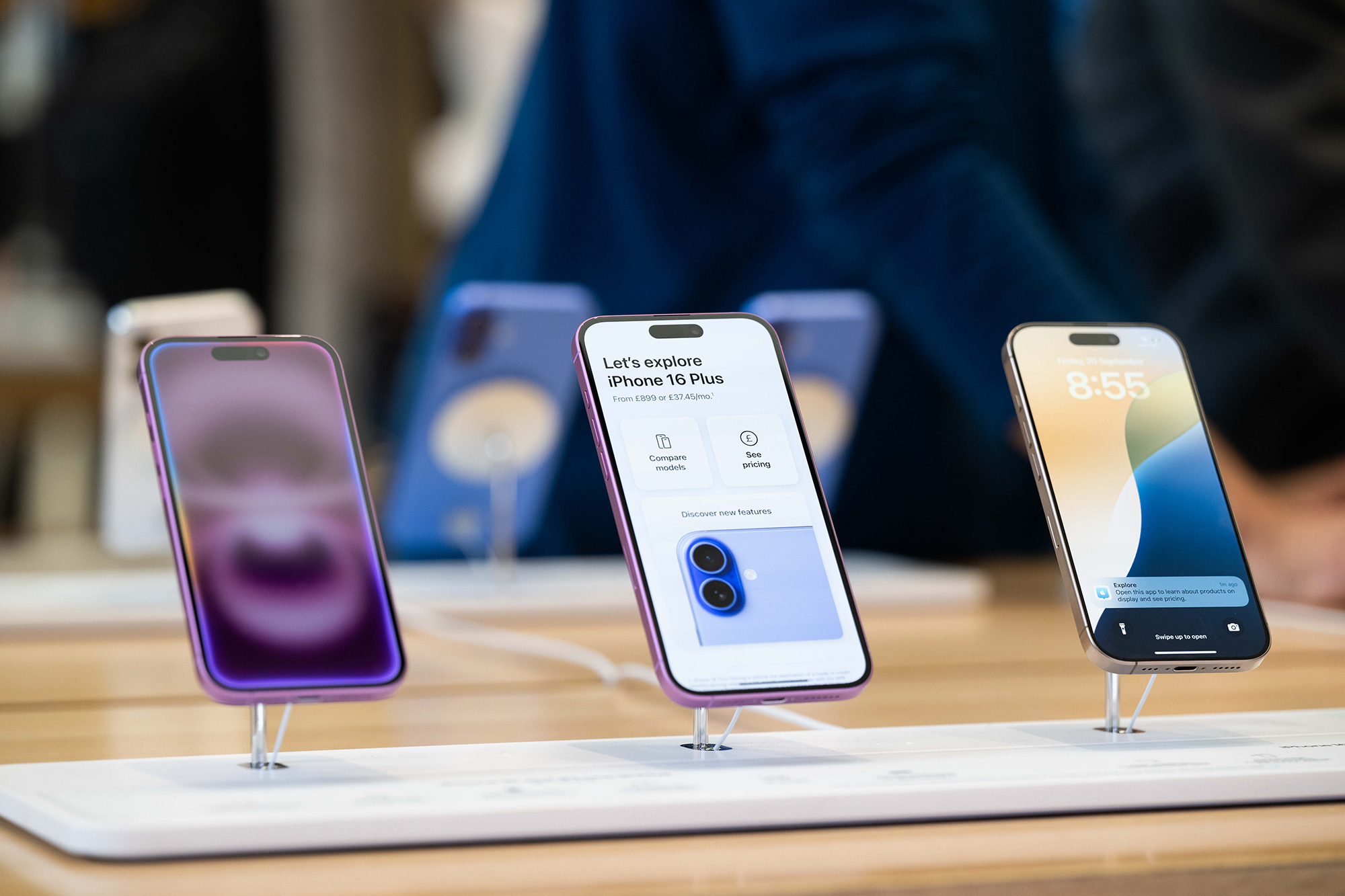 iPhone і Android лише в США? Що задумав Трамп і чому це може стати проблемою для всіх